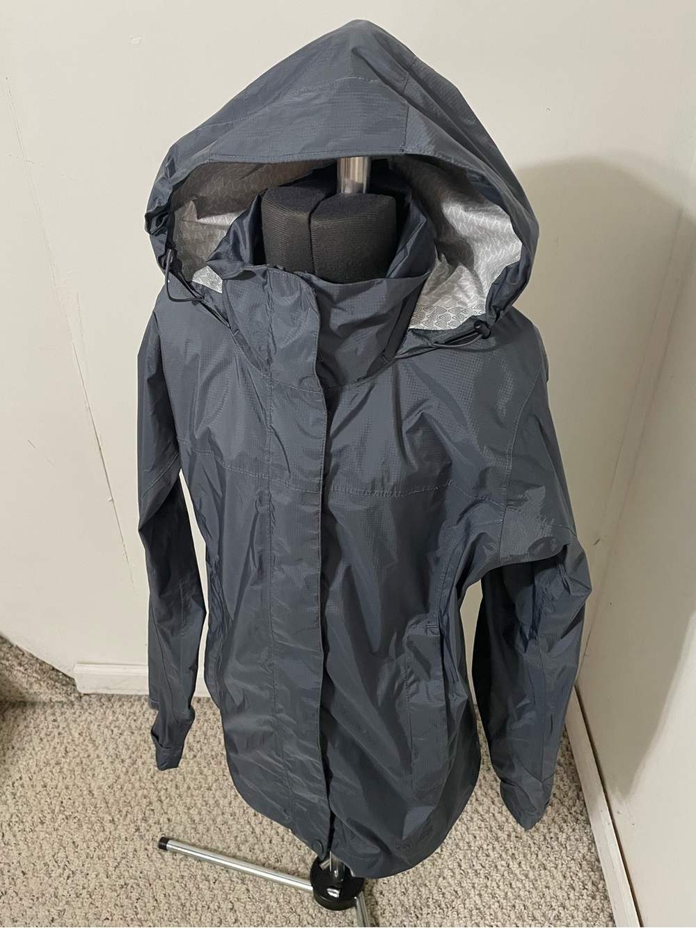 Marmot Lightweight Hooded Jacket in Gray
